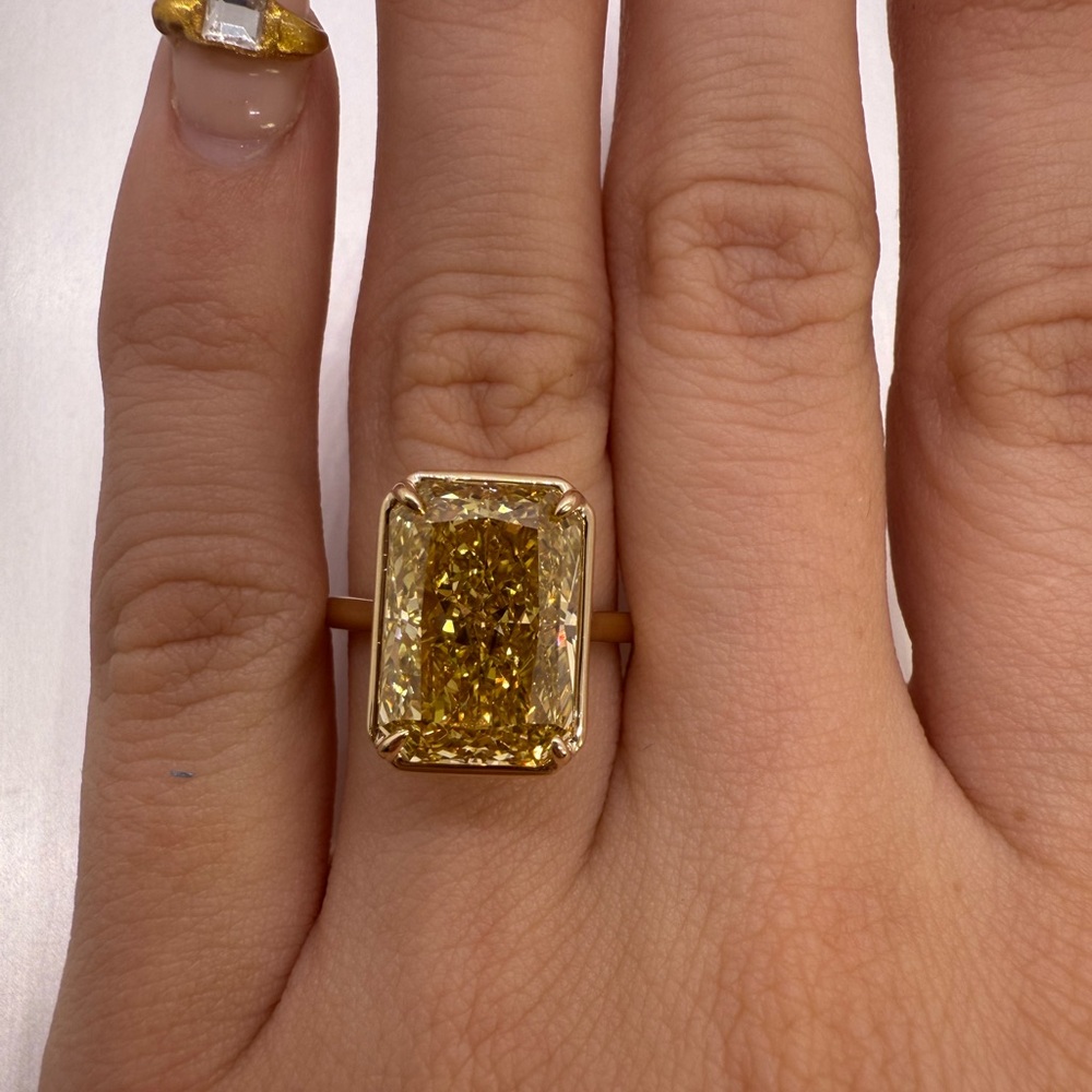 7.05 carat fancy vivid yellow VS2 radiant lab grown diamond engagement ring - Picture 12 of 12